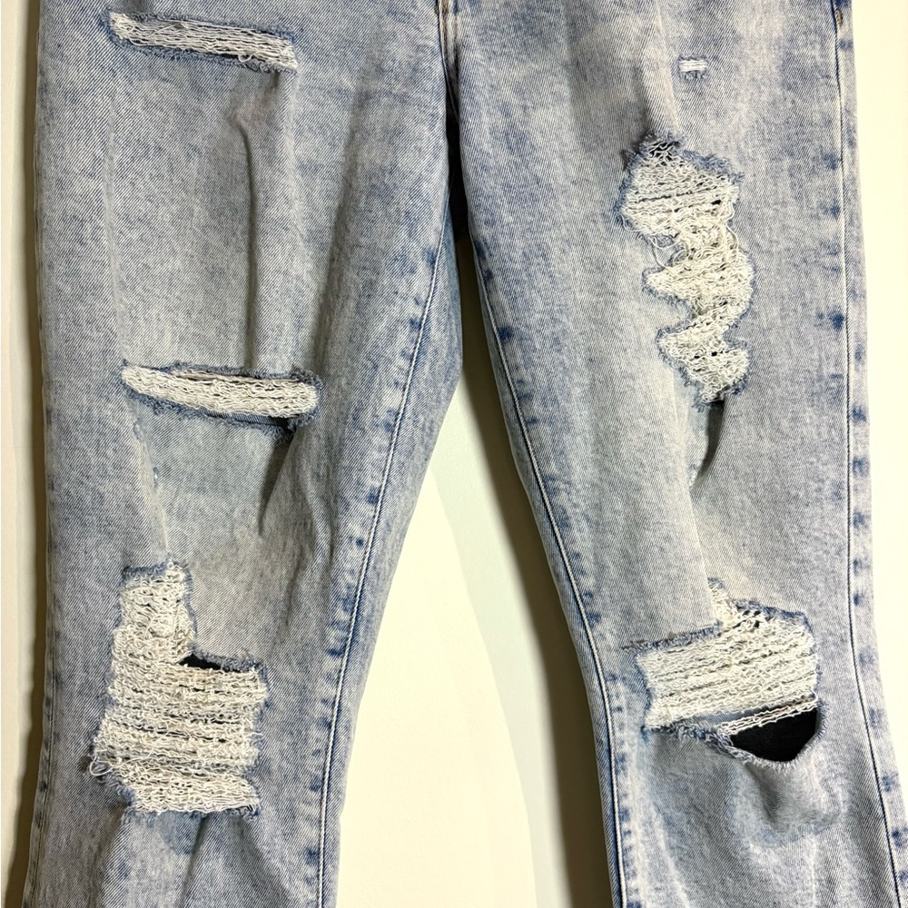 Abercrombie & Fitch The Boyfriend Mid-Rise Jeans Light Ripped Wash Size 26 / 2 - Picture 7 of 9